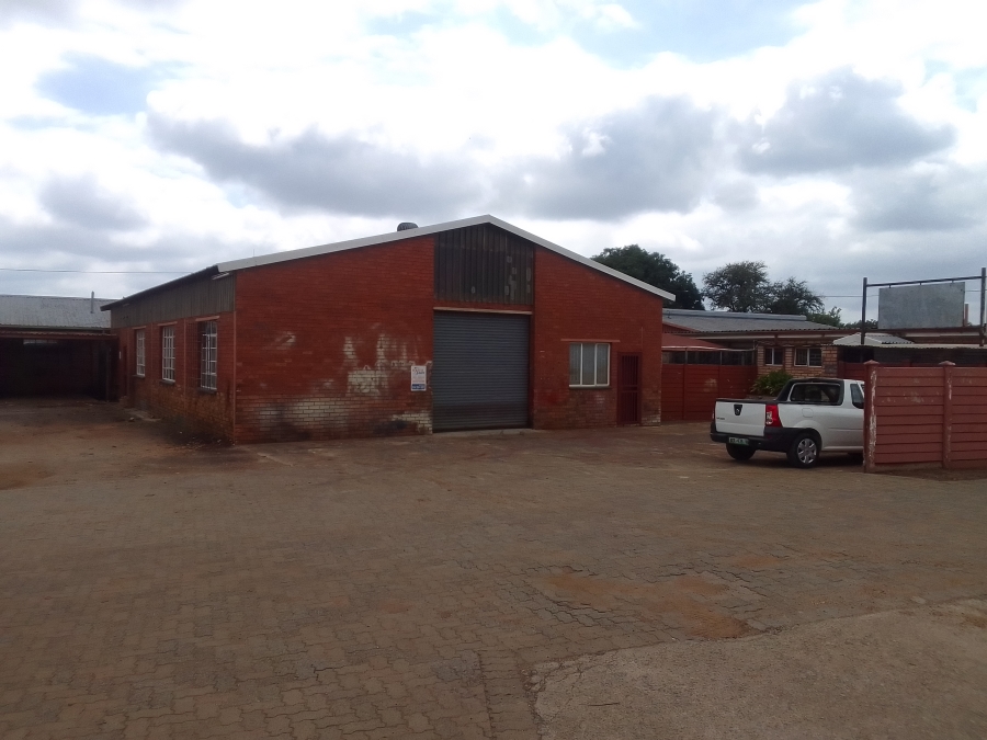 To Let commercial Property for Rent in Oos Einde North West